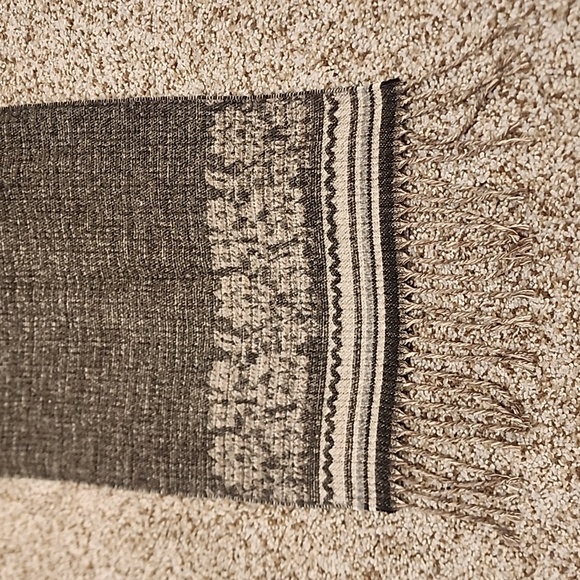 Scarf - Picture 2 of 9